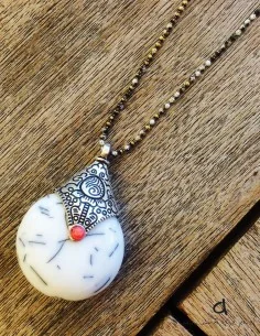 Χειροποίητο γυναικείο κόσμημα κολιέ boho με κρεμαστό στοιχείο σε λευκό ή τυρκουάζ Bohomania