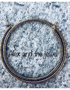 Χειροποίητο κολιέ choker από πέτρες αιματίτη σε χρυσό χρώμα και σχήμα ροδέλα Amphitriti 2