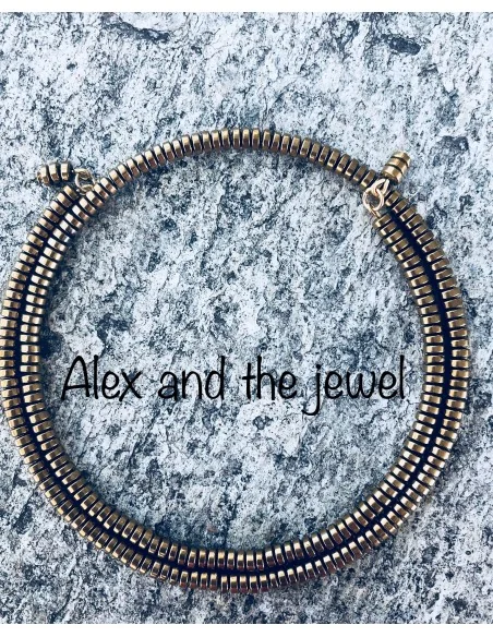 Χειροποίητο κολιέ choker από πέτρες αιματίτη σε χρυσό χρώμα και σχήμα ροδέλα Amphitriti