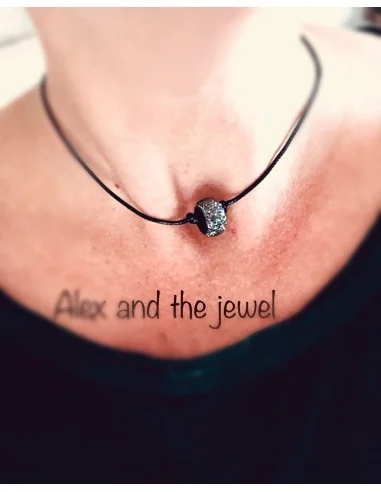 Κολιέ βαρελάκι σε γκρι γκλίτερ σε μαύρο...