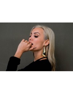 Κόσμημα σκουλαρίκια σε γεωμετρικές rock γραμμές με χρυσές και μαύρες λεπτομέρειες Rock