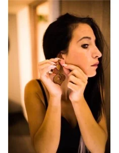 Κοσμήματα σκουλαρίκια σε σχήμα λυχνάρι με ανάγλυφες glitter λεπτομέρειες με γάντζους από ασήμι 925 επιχρυσωμένο Gini