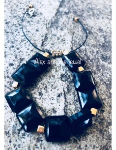 Βραχιόλι με μεγάλα πλακέ μαύρα κρύσταλλα, επίχρυσα κυβάκια και αυξομείωση στο τελείωμα Rallou 2