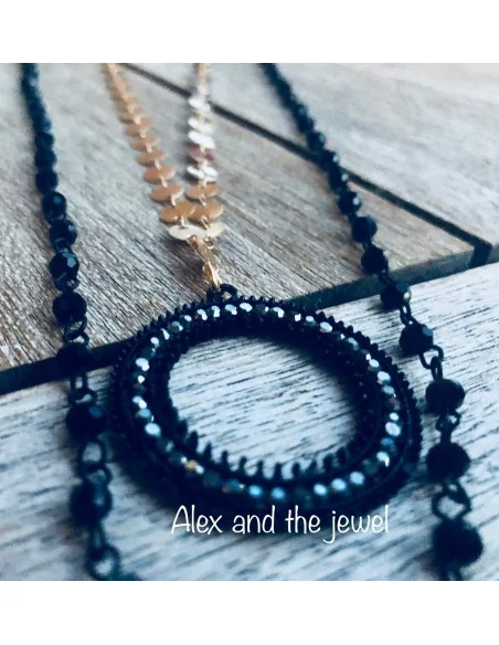 Διπλό κολιέ με ροζάριο με μαύρα κρύσταλλα, χρυσή αλυσίδα με περίτεχνο σχέδιο και κρεμαστό στοιχείο με μαύρα στρας Aurelia