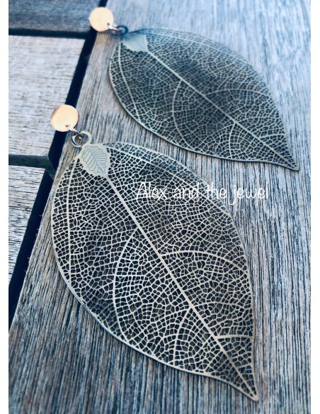 Κόσμημα σκουλαρίκια με μοτίφ φιλιγκρί σε γκρι ασημί χρώμα και κούμπωμα καρφί σε ροζ χρυσό Margot