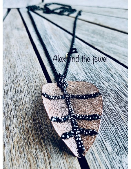 Χειροποίητο γυναικείο κολίε με φυσικό φύλλο και πέτρες Μαρκασίτη Falling Leaves