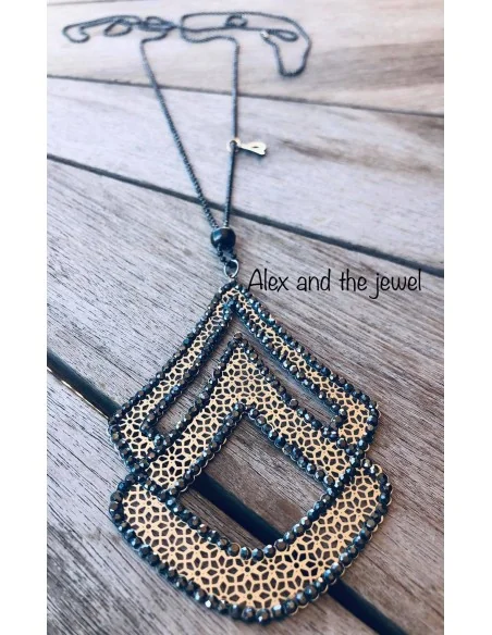 Κολιέ με στοιχείο από ατσάλι φιλιγκρί σε ασημί χρώμα και στρας δεμένο σε γκρι αλυσίδα και διακοσμητική μπίλια Sphinx