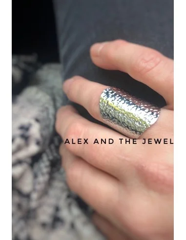 Χειροποίητο γυναικείο δαχτυλίδι από ατσάλι με αυξομείωση Camelia