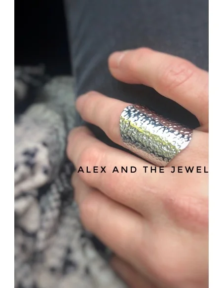 Χειροποίητο γυναικείο δαχτυλίδι από ατσάλι με αυξομείωση Camelia