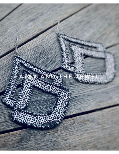 Κόσμημα σκουλαρίκια από pave strass σε φιλιγκρί μοτίφ σε γεωμετρικό σχήμα Sphinx