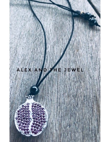 Χειροποίητο κόσμημα κολιέ με κρεμαστό ρόδι σε ασημί ή μαύρο, με καρφωτά ζιργκόν σε μωβ χρώμα, δέμενο σε μαύρο δέρμα Pomegranate