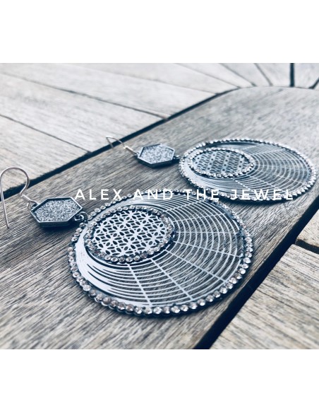 Σκουλαρίκια με στοιχείο από ατσάλι, κρύσταλλα pave και πολύγωνο στοιχείο με γκρι γκλίτερ με γάντζους από ασήμι 925 Epidavrus