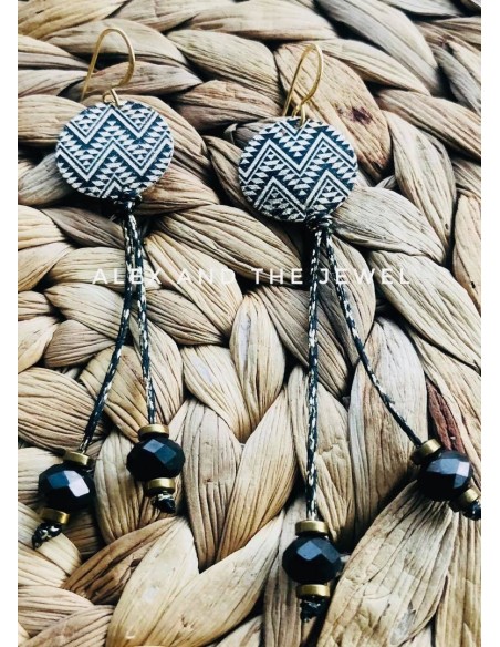 Κόσμημα σκουλαρίκια με στοιχείο σε χρυσό και μαύρο, δίχρωμο κερωμένο νήμα κρύσταλλα με πέτρες Αιματίτη στο τελείωμα India