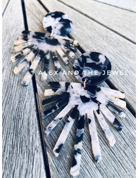 Κόσμημα σκουλαρίκια με ethnic σχέδιο σε μπεζ μαύρη απόχρωση με νερά και κούμπωμα καρφί Jungle