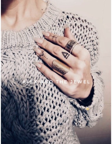 Χειροποίητο γυναικείο δαχτυλίδι από ατσάλι με αυξομείωση Camelia