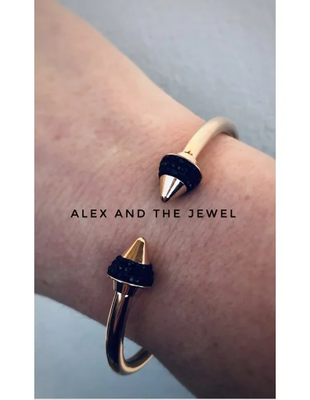 Χειροπέδα από ατσάλι σε ροζ χρυσό με μαύρα ζιργκόν Cassiopeia Χειροπέδα από ατσάλι σε ροζ χρυσό με μαύρα ζιργκόν Cassiopeia