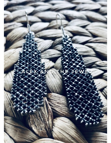 Κόσμημα γυναικεία σκουλαρίκια στρας σε μαύρο ή ασημί γεωμετρικό σχήμα Maira