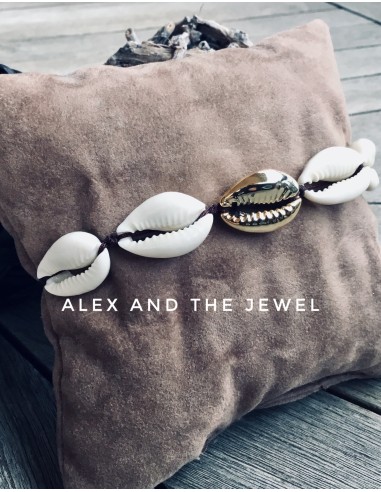 Χειροποίητο βραχιόλι "Sea Shell" από φυσικά κοχύλια και κεντρικό κοχύλι επιμεταλλωμένο σε χρυσό ή ασημί χρώμα Sea shell