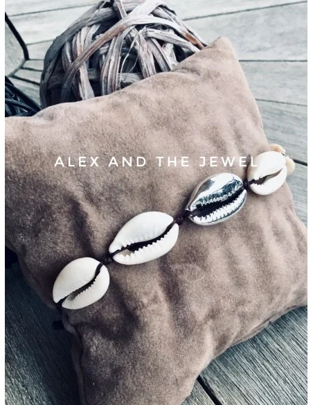 Χειροποίητο βραχιόλι "Sea Shell" από φυσικά κοχύλια και κεντρικό κοχύλι επιμεταλλωμένο σε χρυσό ή ασημί χρώμα Sea shell