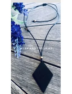 Χειροποίητο γυναικείο κόσμημα κολιέ με κρεμαστό μαύτο ρόμβο από ατσάλι Lilian