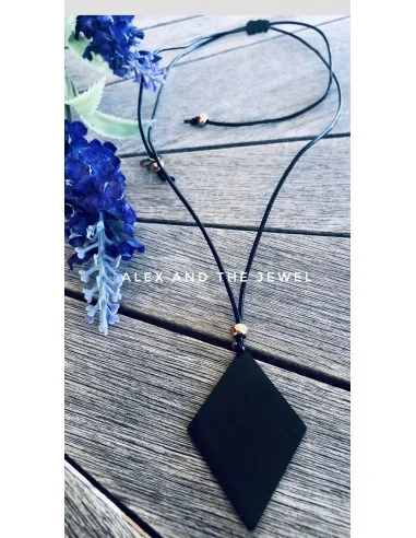 Χειροποίητο γυναικείο κόσμημα κολιέ με κρεμαστό μαύτο ρόμβο από ατσάλι Lilian