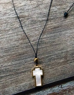 Χειροποίητο κόσμημα κολιέ με κρεμαστό σταυρό σε λευκό Dieu 2