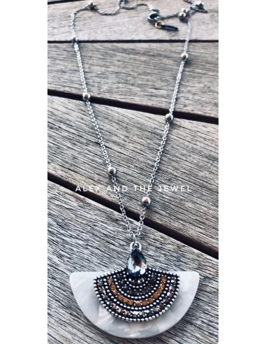 Χειροποίητο γυναικείο κολιέ με κρεμαστό στοιχείο από φίλντισι σε λευκό Egypt