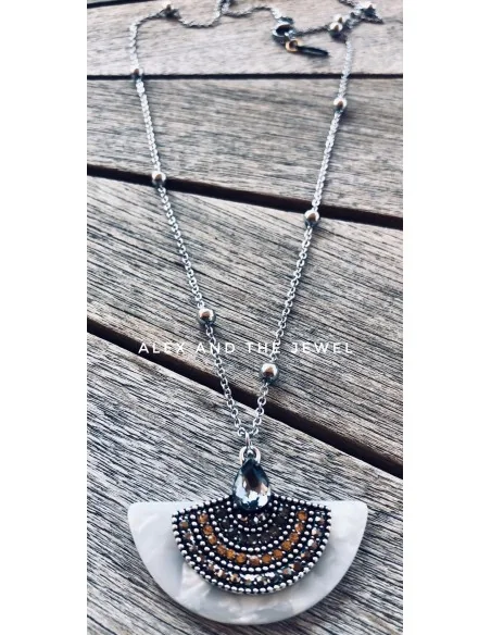 Χειροποίητο γυναικείο κολιέ με κρεμαστό στοιχείο από φίλντισι σε λευκό Egypt