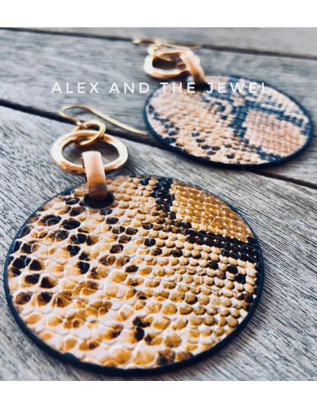 Κόσμημα σκουλαρίκια με κυκλικό στοιχείο με snake skin pattern και επίχρυσους κρίκους Benedict