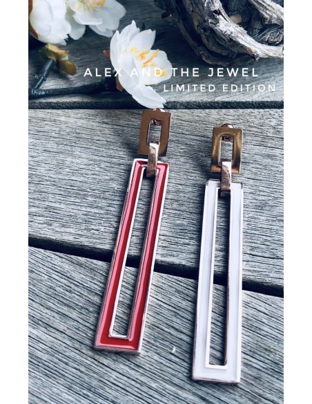 Γεωμετρικό κόσμημα σκουλαρίκια από ατσάλι με στοιχείο σε κόκκινο ή λευκό και διάτρητο επίχρυσο κούμπωμα καρφί Dominique