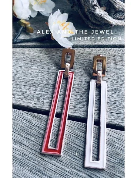 Γεωμετρικό κόσμημα σκουλαρίκια από ατσάλι με στοιχείο σε κόκκινο ή λευκό και διάτρητο επίχρυσο κούμπωμα καρφί Dominique