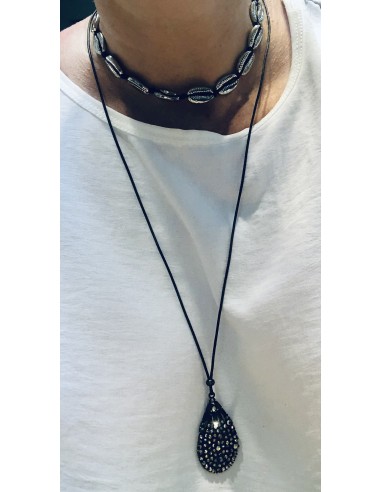 Κόσμημα κολιέ με ασημί κοχύλια σε μαύρο κορδόνι...
