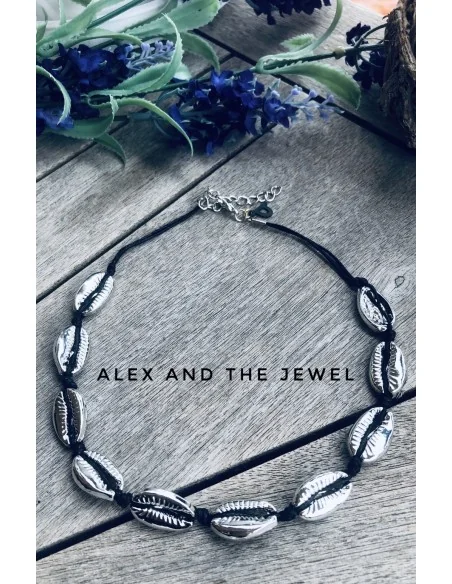 Κόσμημα κολιέ με ασημί κοχύλια σε μαύρο κορδόνι Shells