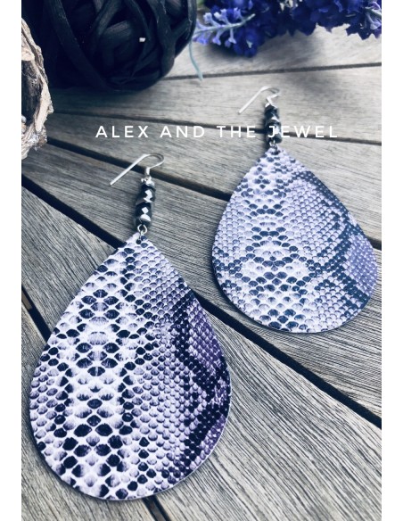 Σκουλαρίκια με στοιχείο σε σχήμα σταγόνας από τεχνόδερμα σε γκρι μωβ αποχρώσεις και όψη φιδιού και πέτρες αιματίτη  Purple Snake