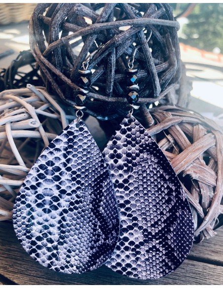 Σκουλαρίκια με στοιχείο σε σχήμα σταγόνας από τεχνόδερμα σε γκρι μωβ αποχρώσεις και όψη φιδιού και πέτρες αιματίτη  Purple Snake