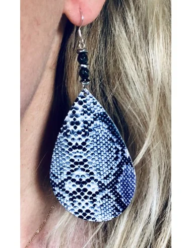 Σκουλαρίκια με στοιχείο σε σχήμα σταγόνας από τεχνόδερμα σε γκρι μωβ αποχρώσεις και όψη φιδιού και πέτρες αιματίτη Purple Snake