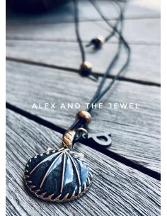 Χειροποίητο κόσμημα κολιέ με κρεμαστό κοχύλι σε γκρι...