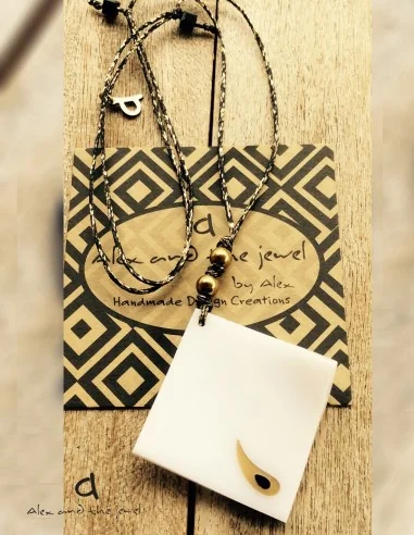 Γυναικείο κόσμημα κολιέ κρεμαστό τετράγωνο από plexiglass με μάτι