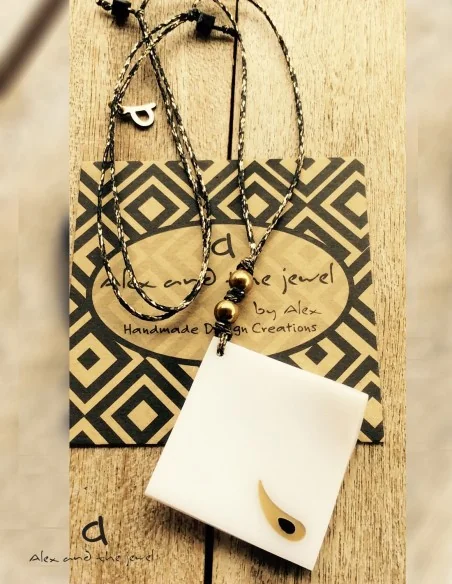 Γυναικείο κόσμημα κολιέ κρεμαστό τετράγωνο από plexiglass με μάτι