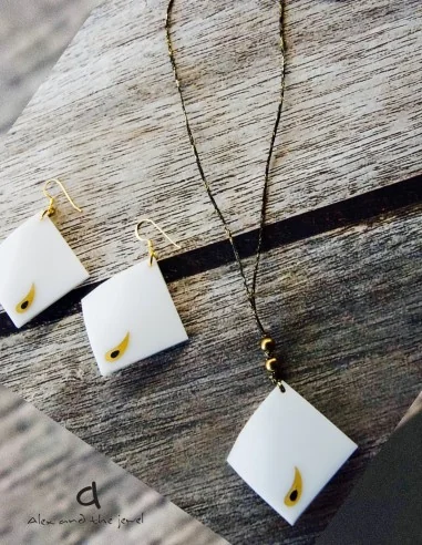 Γυναικείο κόσμημα κολιέ κρεμαστό τετράγωνο από plexiglass με μάτι