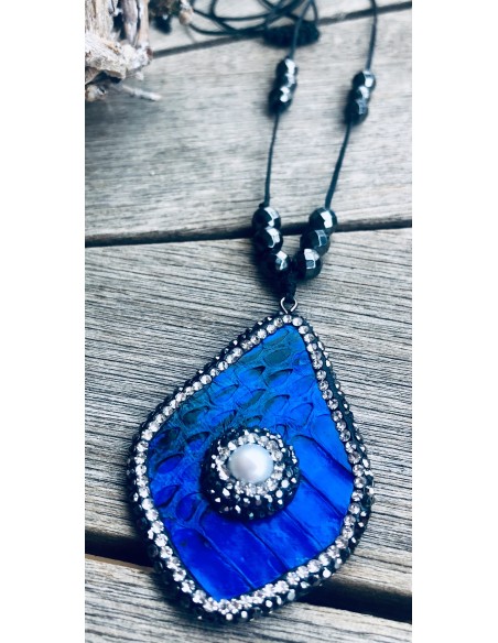 Χειροποίητο γυναικείο κολιέ σε λευκό-γκρι και μπλε με Μαρκασίτη και πέτρες Αιματίτη στο κορδόνιDorothea