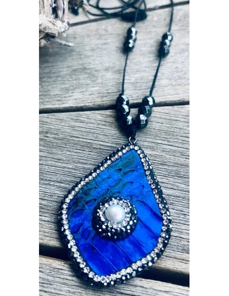 Χειροποίητο γυναικείο κολιέ σε λευκό-γκρι και μπλε με Μαρκασίτη και πέτρες Αιματίτη στο κορδόνιDorothea Χειροποίητο γυναικείο κολιέ σε λευκό-γκρι και μπλε με Μαρκασίτη και πέτρες Αιματίτη στο κορδόνιDorothea