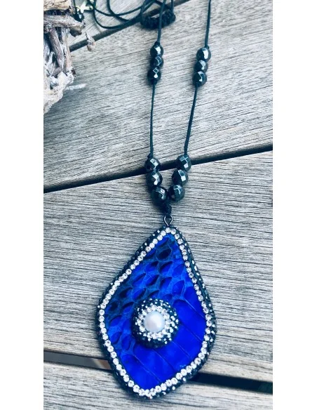 Χειροποίητο γυναικείο κολιέ σε λευκό-γκρι και μπλε με Μαρκασίτη και πέτρες Αιματίτη στο κορδόνιDorothea Χειροποίητο γυναικείο κολιέ σε λευκό-γκρι και μπλε με Μαρκασίτη και πέτρες Αιματίτη στο κορδόνιDorothea