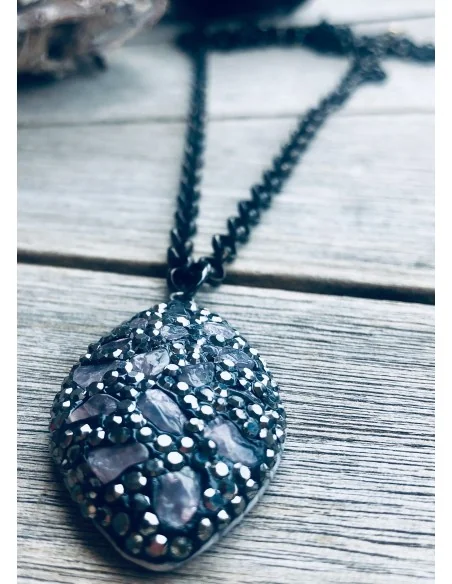 Χειροποίητο κόσμημα κολιέ με κρεμαστό στοιχείο με πέτρες Μαρκασίτη σε μαύρη αλυσίδα Gkiza