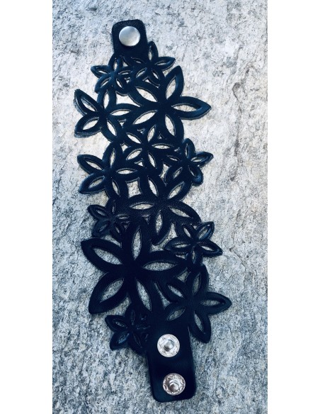 Χειροποίητο δερμάτινο διάτρητο βραχιόλι σε μαύρο ή χρυσό με κούμπωμα τρουκς Rose