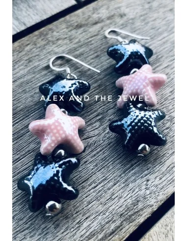 Κόσμημα σκουλαρίκια με κεραμικά στοιχεία σε σχήμα αστέρι σε μπλε σκούρο και ροζ με ροδέλες από πέτρες αιματίτη Starry night