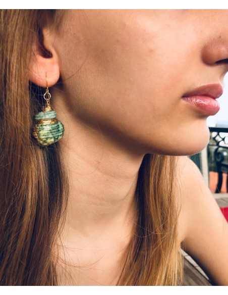 Κόσμημα σκουλαρίκια από επιχρυσωμένο κοχύλι σε σμαραγδί απόχρωση με γάντζους από ασήμι επιχρυσωμένο Thassos