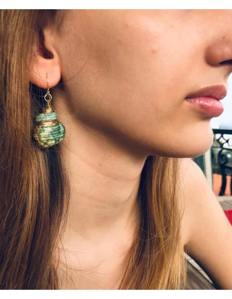 Κόσμημα σκουλαρίκια από επιχρυσωμένο κοχύλι σε σμαραγδί απόχρωση με γάντζους από ασήμι επιχρυσωμένο Thassos
