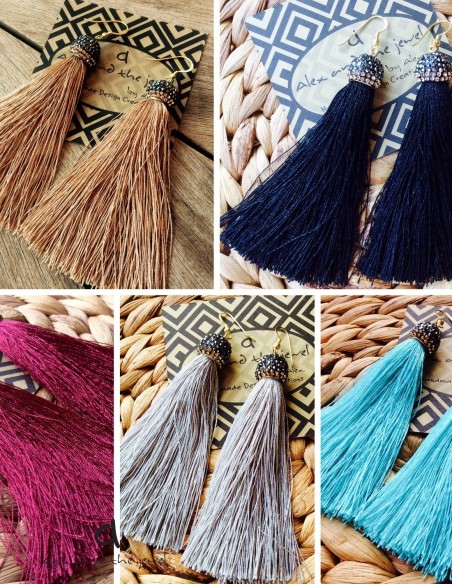 Κόσμημα σκουλαρίκια με μεταξωτή φούντα σε διάφορες αποχρώσεις καπάκι από Μαρκασίτη με γάντζους από ασήμι 925 Sonti