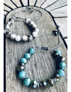 Χειροποίητο σετ με 2 βραχιόλια με τρίχρωμα πολυεδρικά κρύσταλλα σε λευκό, γκρι και βεραμάν με ασημί ροδέλες Αιματίτη Crystal set 2